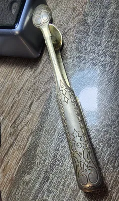 Красивые щипцы для сахара в резьбе. 1