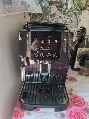 Кофемашина Delongi Magnifica продам срочно б/у 1