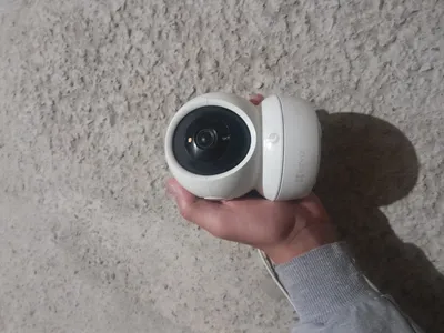 Камера EZVIZ вращается на 360° 1