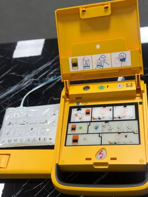 Полуавтоматический наружный дефибриллятор AED 1