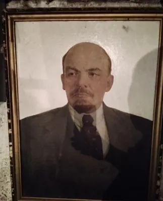 Lenin portretini sotaman 1