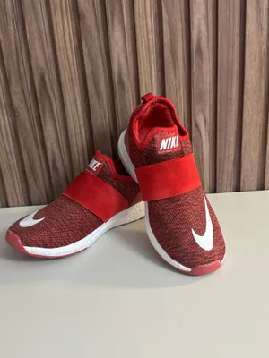 Yangi qulay Nike poyabzali