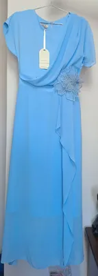Голубое женское платье
