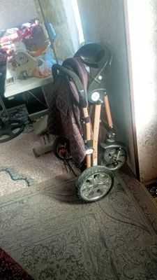Продаётся детская коляска за 300 м 1