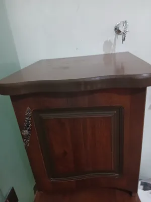 krovat yonidagi tumba