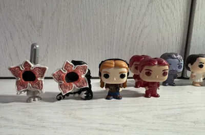 Коллекция фигурок Kinder Joy × Stranger Things 1