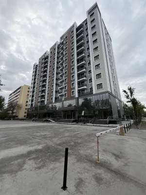Город Навои. 7-й микрорайон. Продаётся 1-комнатная квартира в доме, построенном на месте дома быта 1