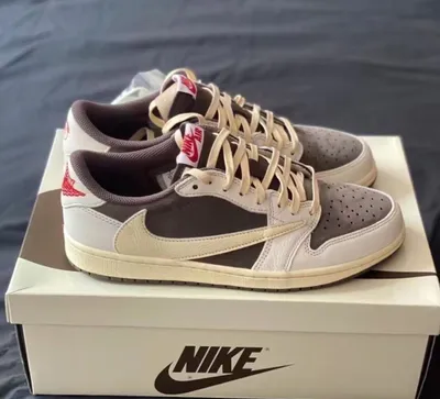 Travis Scott × air Jordan retro Low og 1
