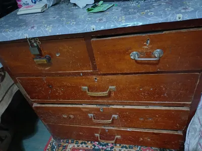 стариный комод в хорошем состояние