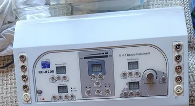 Продаю профессиональный многофункциональный косметологический комбайн 1