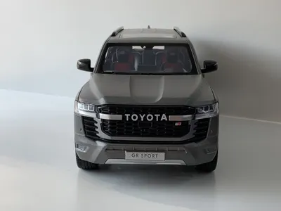 Модель Toyota Land Cruiser 300 GR Sport 1:24 1