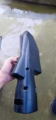 VAZ 2107 uchun rul kolonkasi yarim qopqog‘i. 1