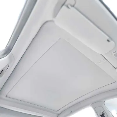 Tesla MY panoramali tomi uchun elektr quyoshdan himoyalovchi parda 1