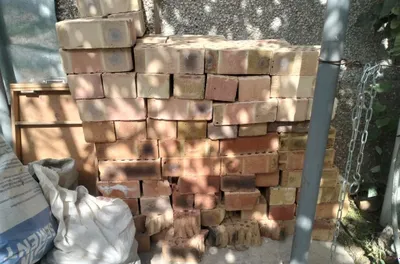 G‘ishtlarni arzon narxda sotaman.