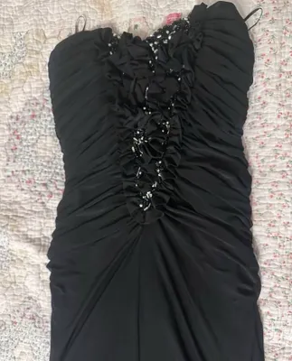 Kechki bayramona ko‘ylak sotiladi 1