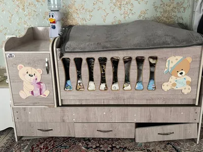 Детский кровать.