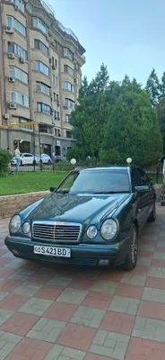 Mercedes-Benz W210 1