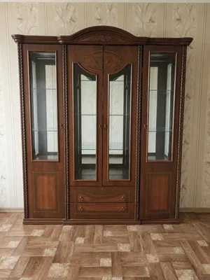 Klassik vitrina shkaf (servant) срочно сотилади 1