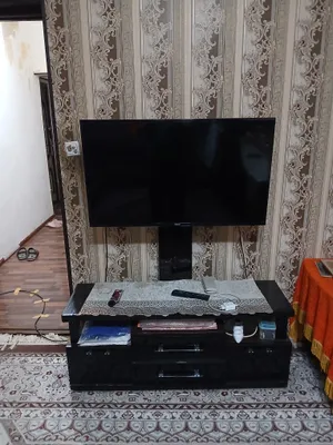 Телевизор и подставка