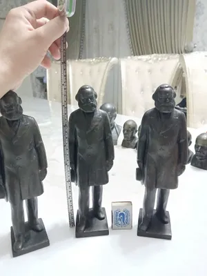 Металический бронзвий Бюст Карил макс 1