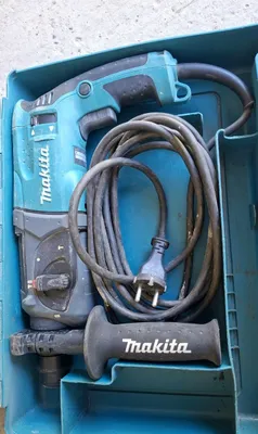 Makita -2470 perforatori 1