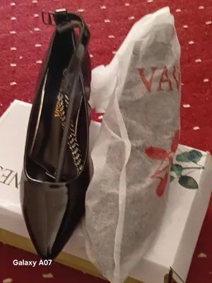 tufli ayollar uchun poshnali 38 razmerda 1