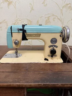 Original vintage tikuv mashinasi PANNONIA (Vengriya) 1