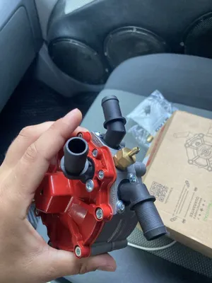 Новый неиспользованный редуктор Stag R01 с красной верхней частью 1