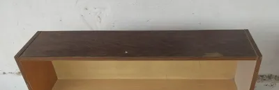 Yaxshi holatdagi kitob javoni