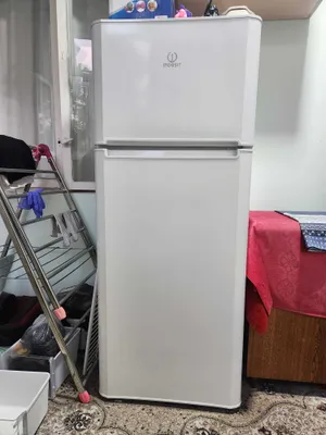 Холодильник Indesit 1