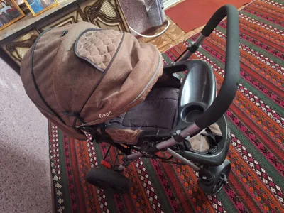 Kolyaska sotiladi,yangi holatda turibdi.Toza saqlangan 1