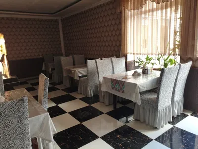 Yaxshi holatdagi stol va stullar to‘plami sotiladi 1