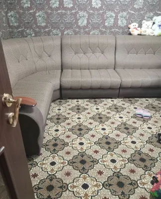 Mehmonxona uchun yaxshi holatdagi burchak divan sotiladi
