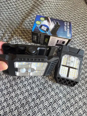Quyosh batareyasida ishlaydigan LED lampa, qisqichli 1