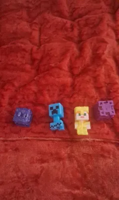 Minecraft haykalchalarini sotaman, donalab yoki fotosuratdagi barchasini