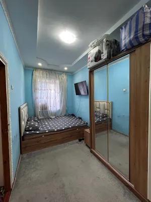 Mebel to‘plami: divan, shkaf, tumbochkalar, trelyaj