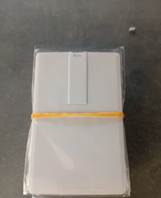 4GB USB 2.0 Fleshka 1