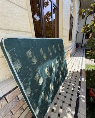 Матрас размером 2 × 1,60 м