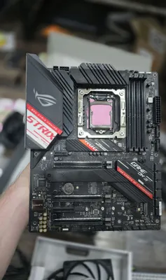 Материнская плата Asus Rog Strix Z490 в идеальном состоянии ,гарантия 1