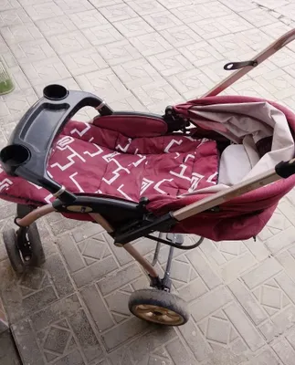 Deyarli yangi bolalar aravachasi