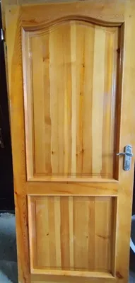 Продаётся деревянный двери прочные 2 без окна 1 с окнами. 1