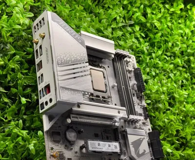 GIGABYTE Z790M AORUS Elite AX White + i9 12900F 1