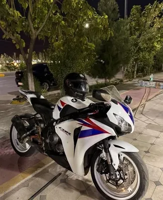 Honda CBR 1000RR Fireblade 1