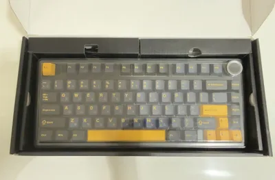 AULA F75 Black&Yellow 1