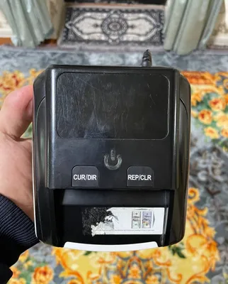 Pulni tekshirish uchun valyuta detektori