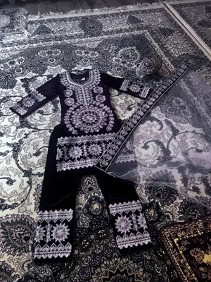 qoʻlda ishlangan kashtali kelinlik libosimiz 1