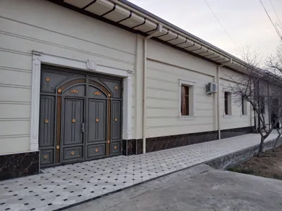 Uyda svet gaz bor pishigʻ gʻisht plitadan qurilgan 1