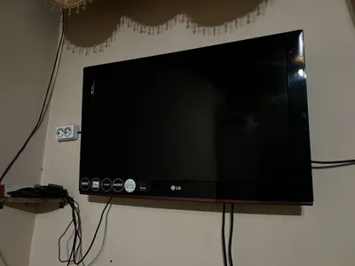 Телевизор LG, плоский экран, 32 дюйма 1