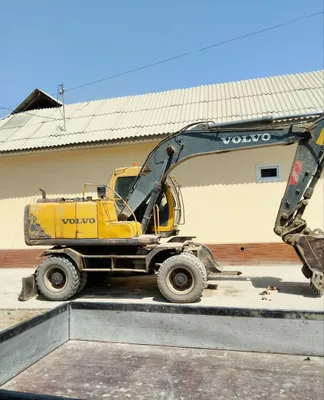 Ekskavator sotiladi. Holati a'lo 1