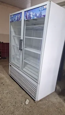 Продаются витиринный холодильники 1